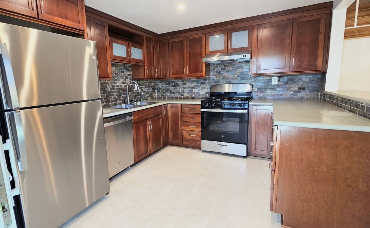 2337 Cravath Ct #A - Photo 5 of 16