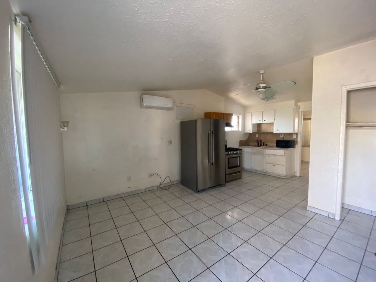 575 N Delaware St - Photo 2 of 4