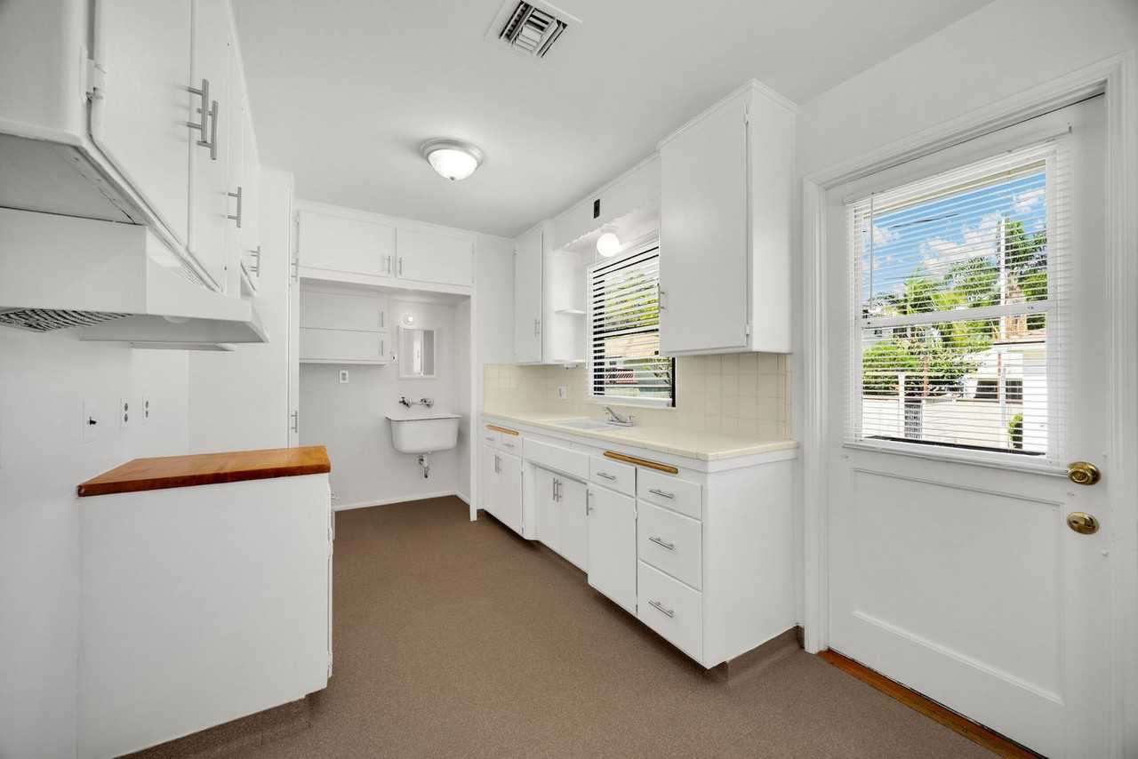 9633 Florpark St - Photo 3 of 22