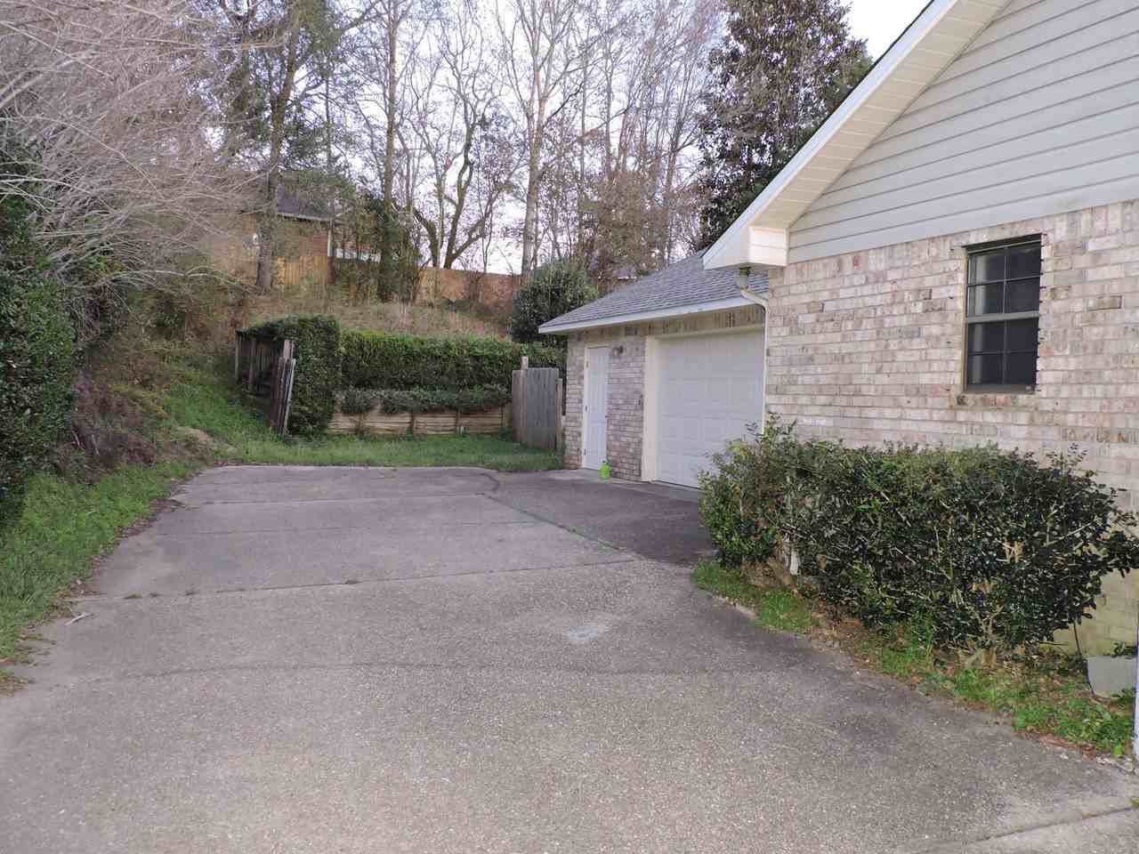 3223 Windmill Cir - Photo 2 of 29