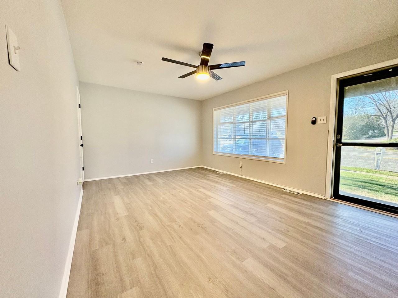 7240 Howdershell Rd - Photo 3 of 18