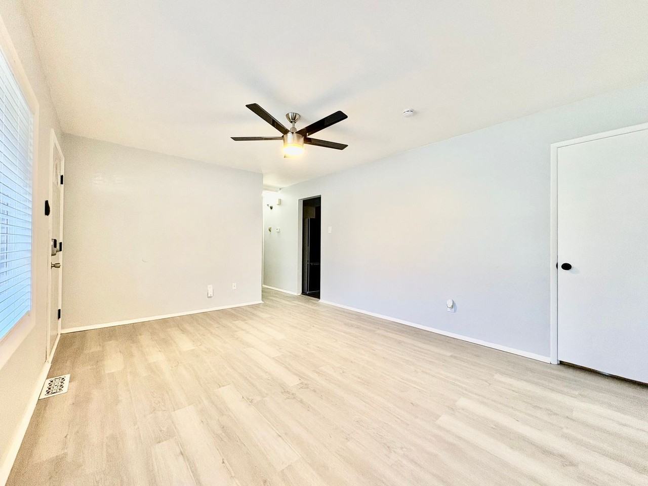 7240 Howdershell Rd - Photo 5 of 18