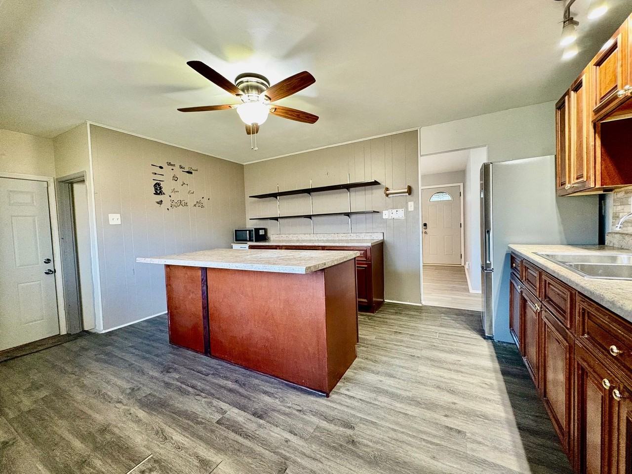 7240 Howdershell Rd - Photo 6 of 18