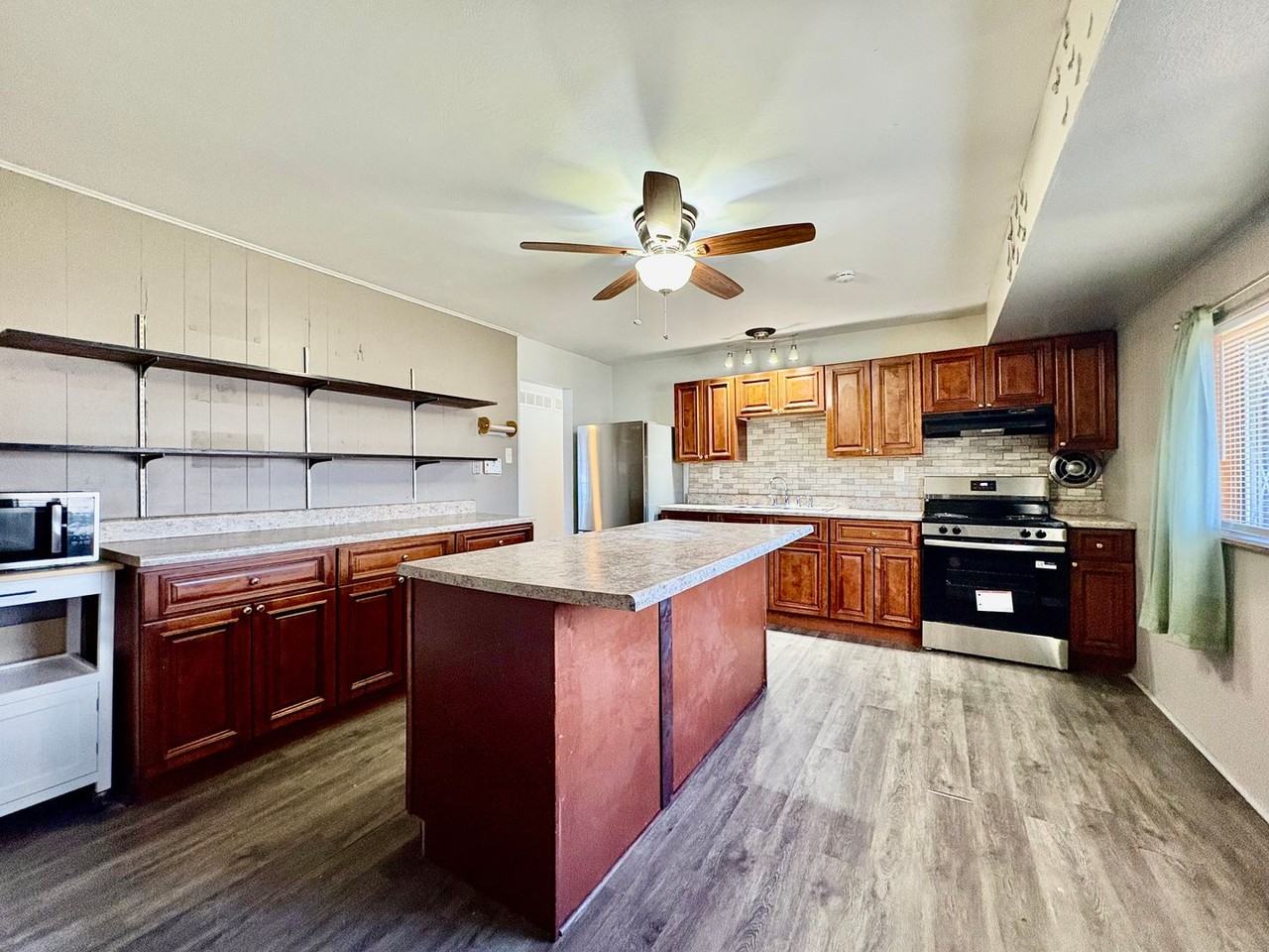 7240 Howdershell Rd - Photo 7 of 18