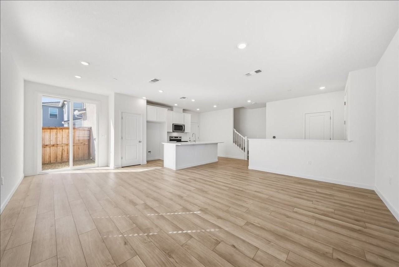 2416 Interstellar Ln - Photo 4 of 23