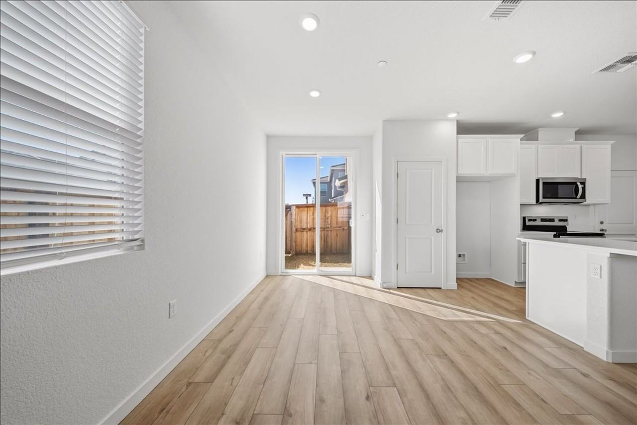 2416 Interstellar Ln - Photo 6 of 23