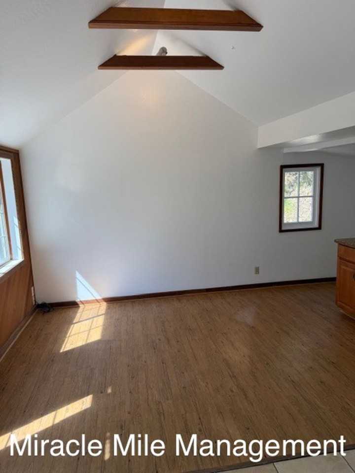 195 Melville Ave - Photo 4 of 10