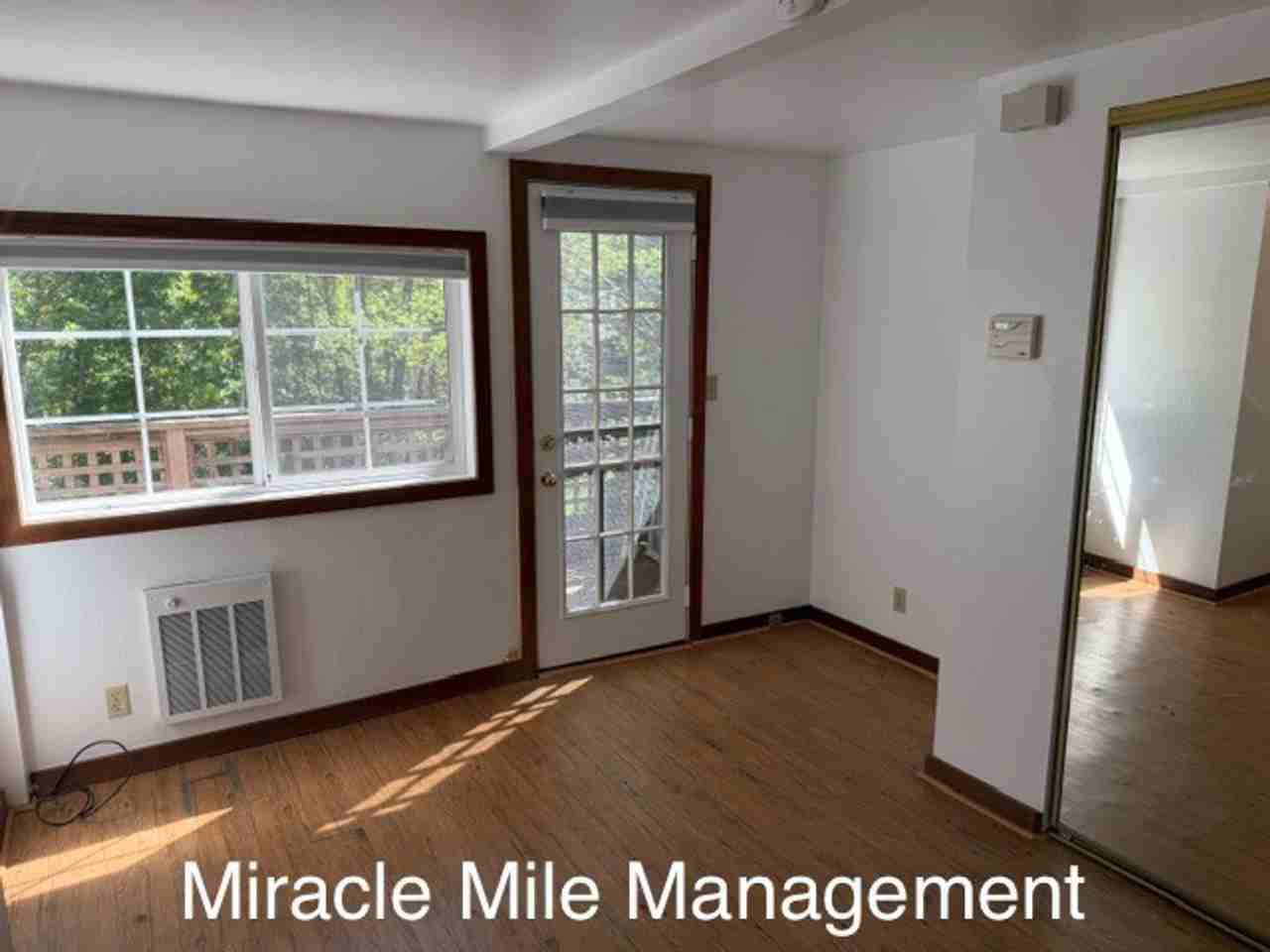 195 Melville Ave - Photo 7 of 10