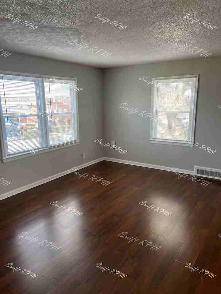 5201 East 12th Street unit B - Photo 2 of 20