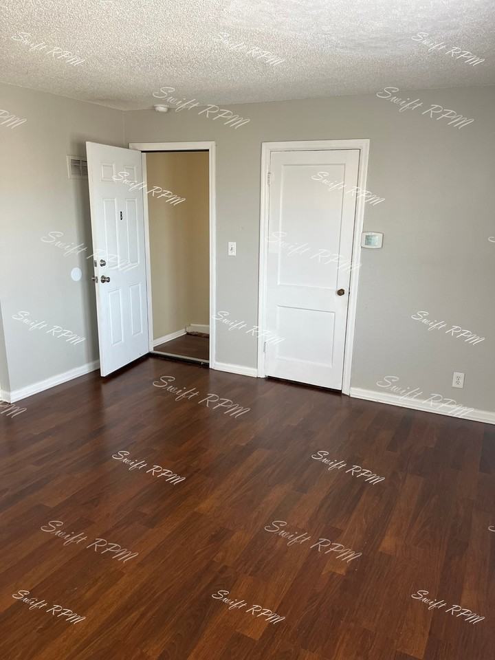 5201 East 12th Street unit B - Photo 4 of 20