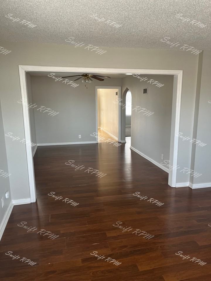 5201 East 12th Street unit B - Photo 5 of 20