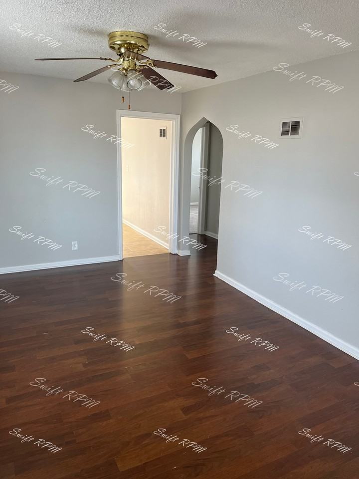 5201 East 12th Street unit B - Photo 6 of 20