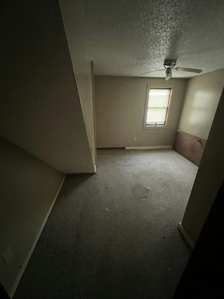 403 East Division Street - Photo 6 of 22