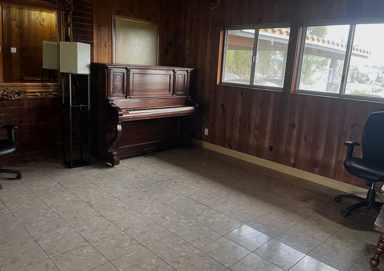 2020 Euclid Avenue - Photo 7 of 46