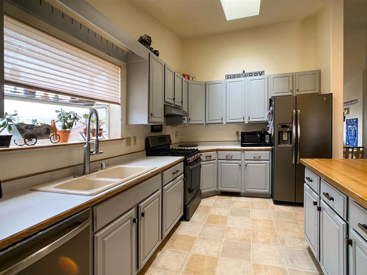 804 South Street - Photo 4 of 13