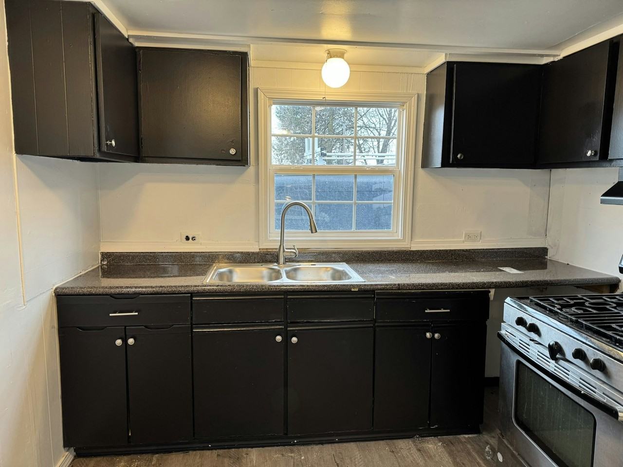 2717 Everett Drive - Photo 5 of 15