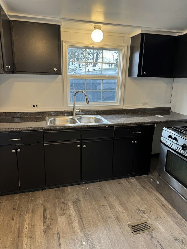 2717 Everett Drive - Photo 6 of 15