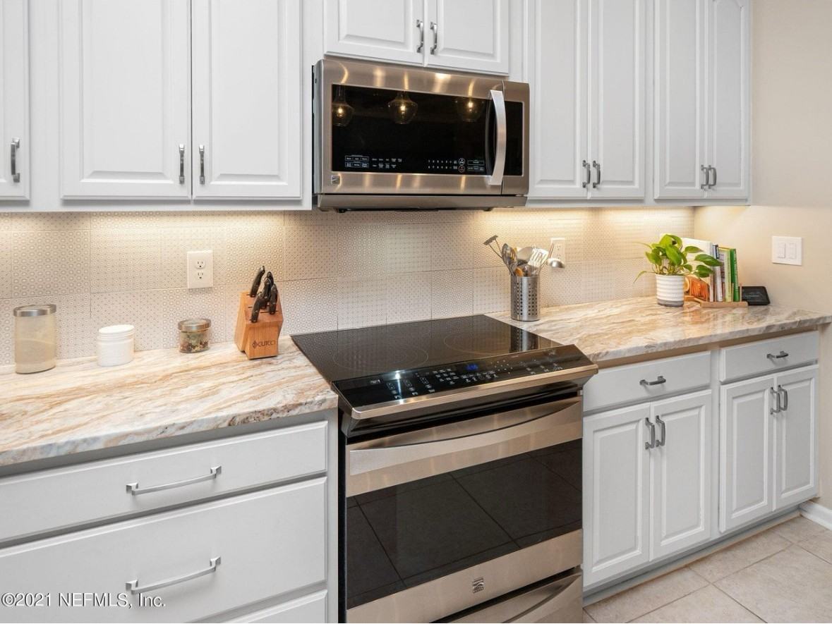 12204 Lavenhorn Road - Photo 4 of 29