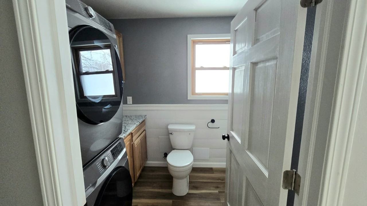 1310 Baker Street - Photo 5 of 11