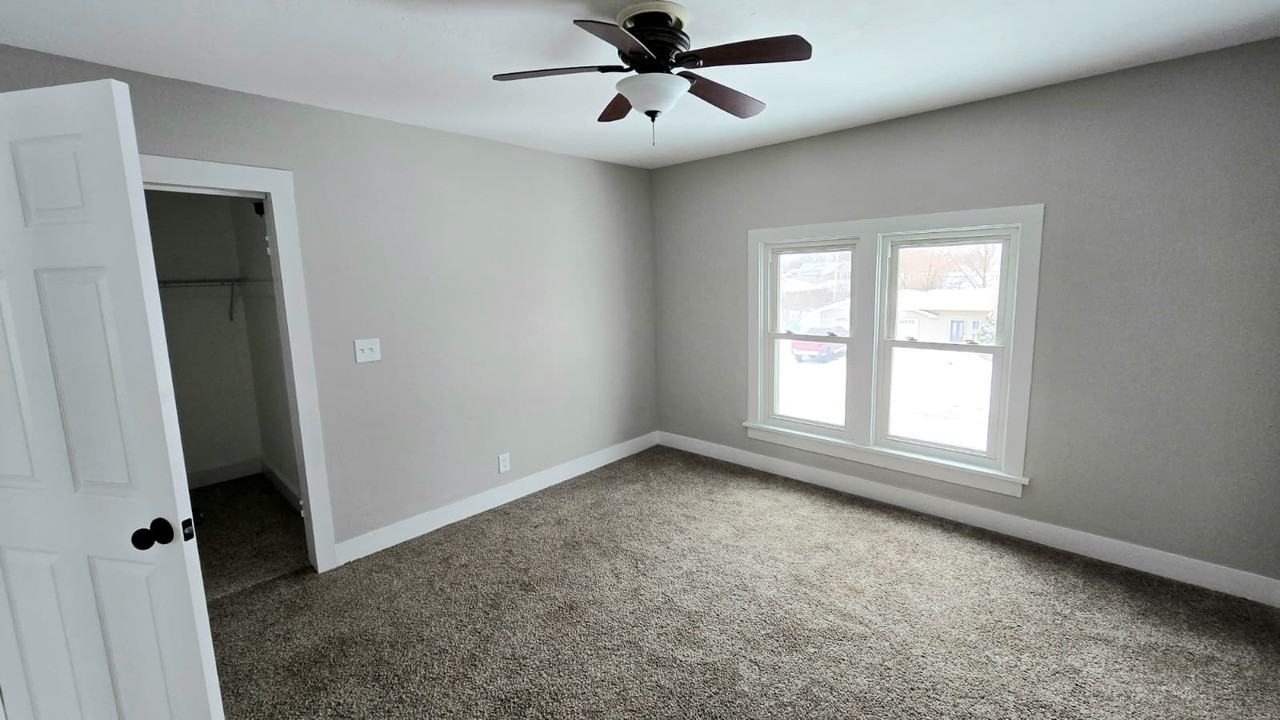 1310 Baker Street - Photo 7 of 11