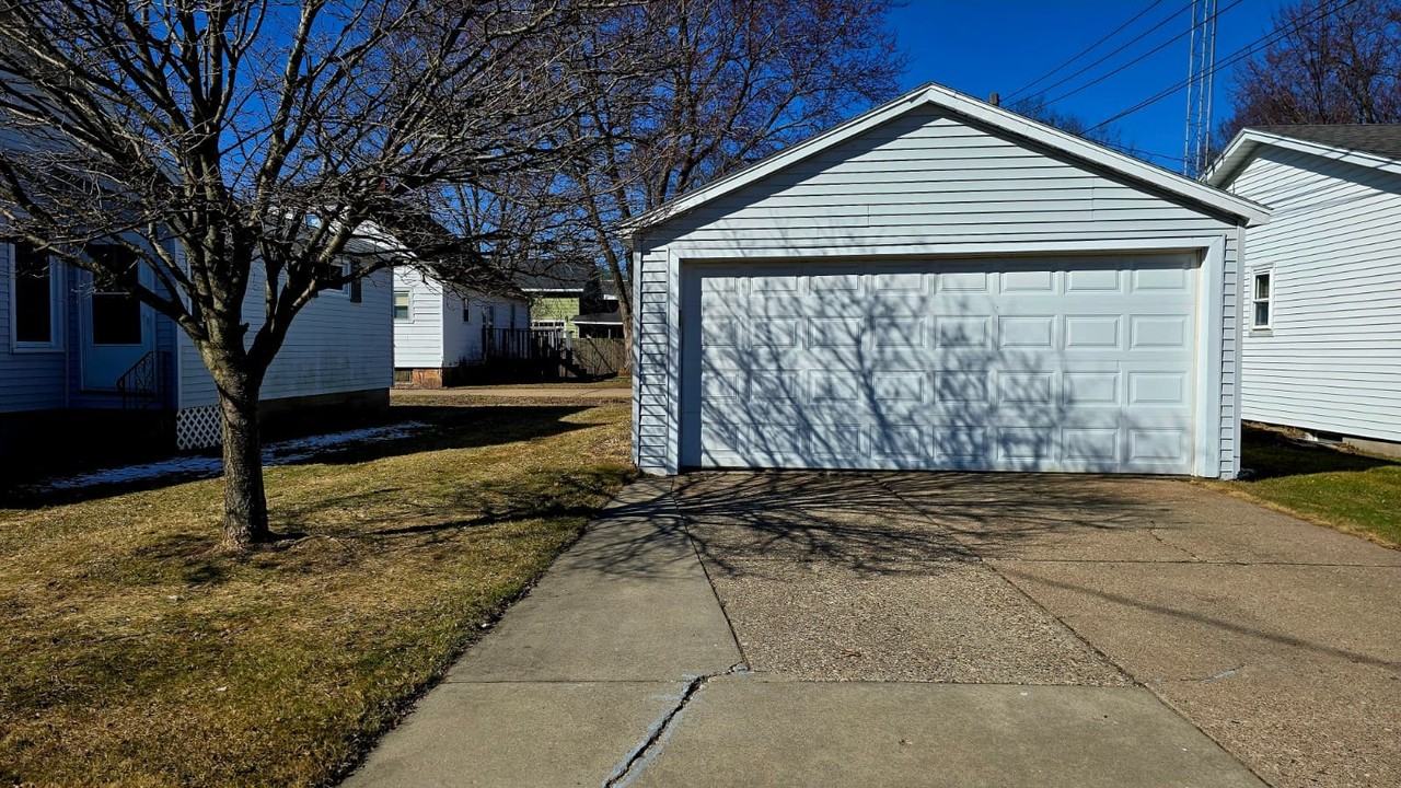 1051 Washington Street - Photo 2 of 5