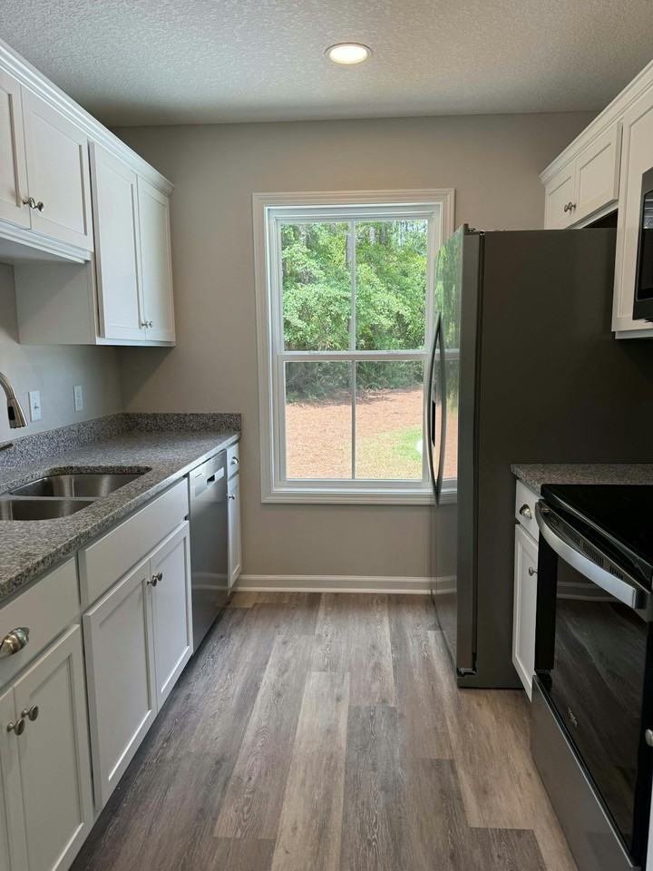 241 Crown Circle - Photo 6 of 18