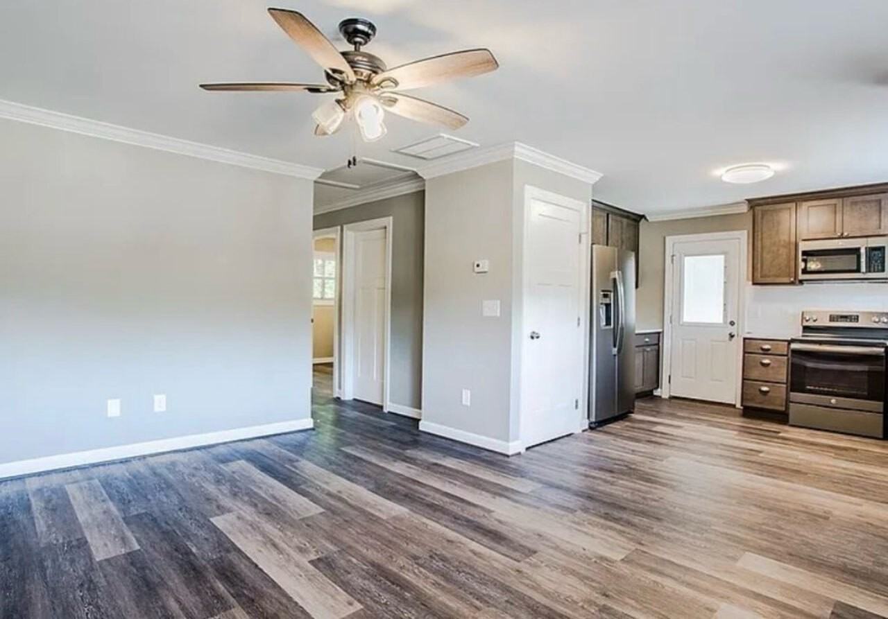 306 West College Street - Photo 3 of 8