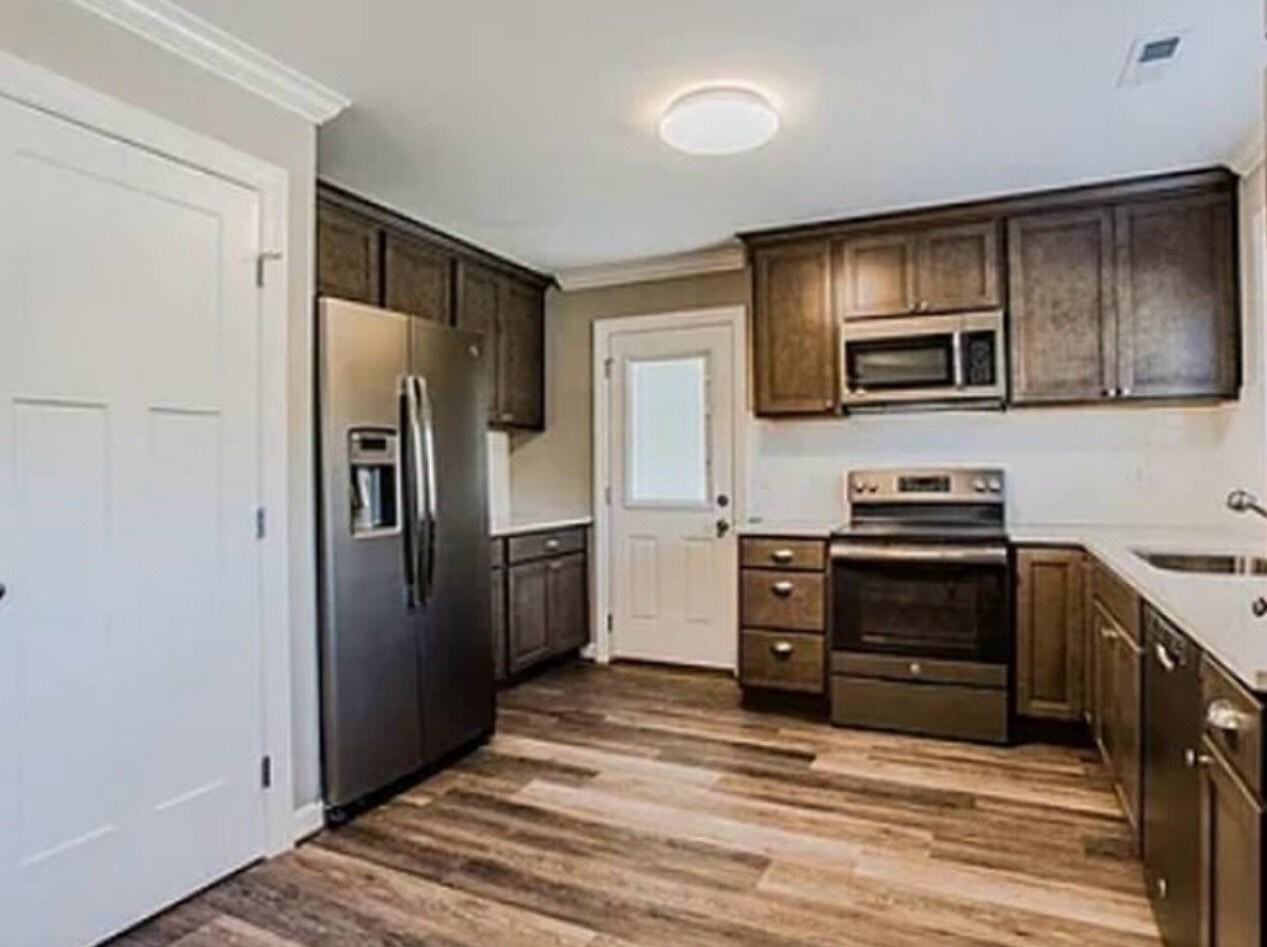 306 West College Street - Photo 4 of 8