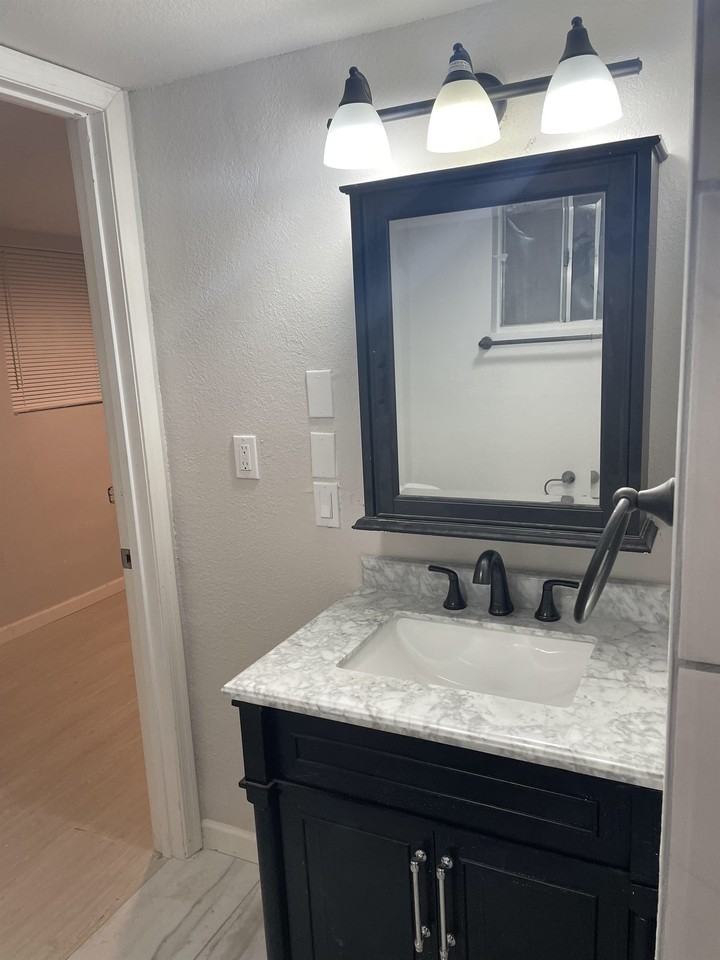 8280 West Madison Street - Photo 3 of 11