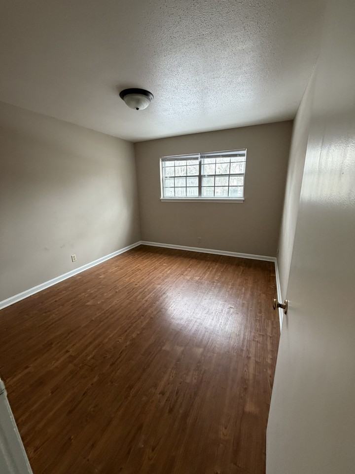 222 North Haworth Avenue - Photo 2 of 5