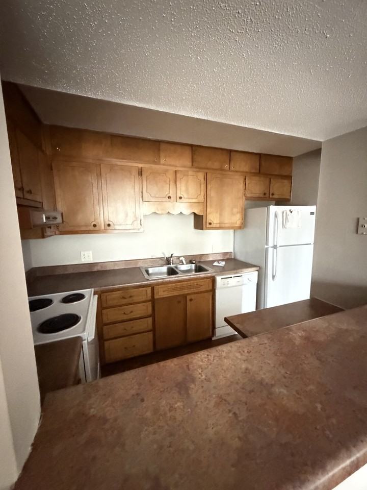 222 North Haworth Avenue - Photo 5 of 5