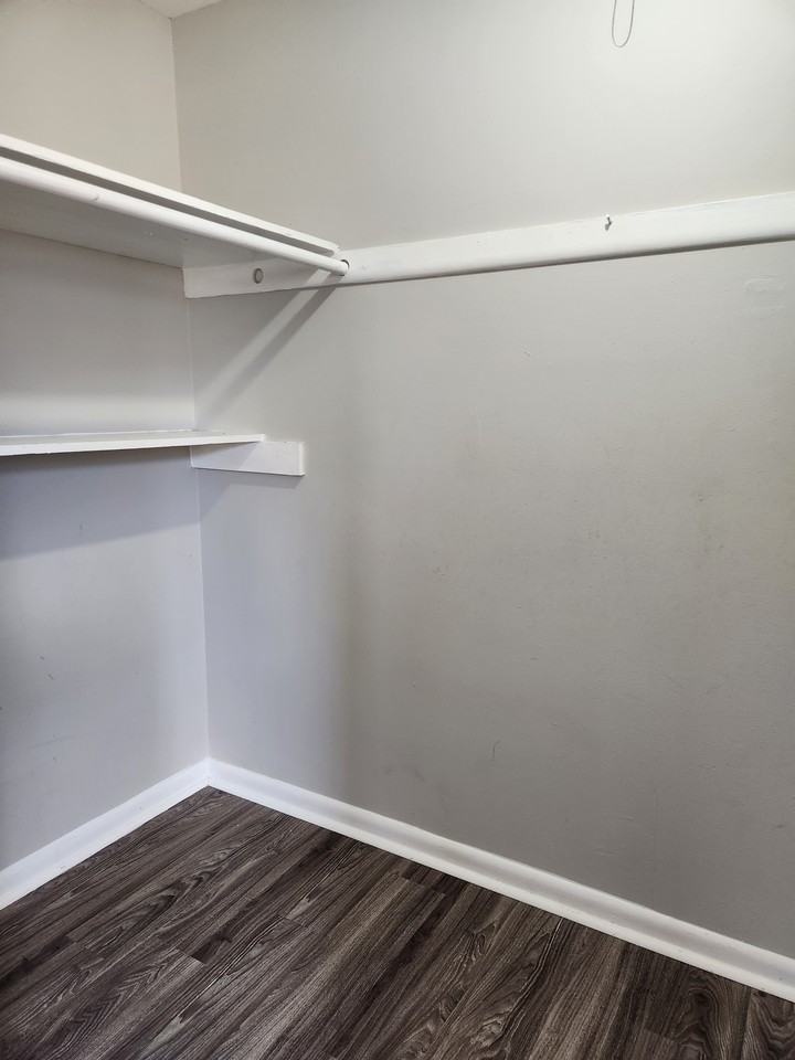 1839 East 8th Street - Photo 6 of 8