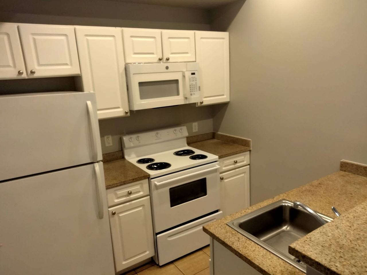 206-210 Farmington Avenue - Photo 3 of 50