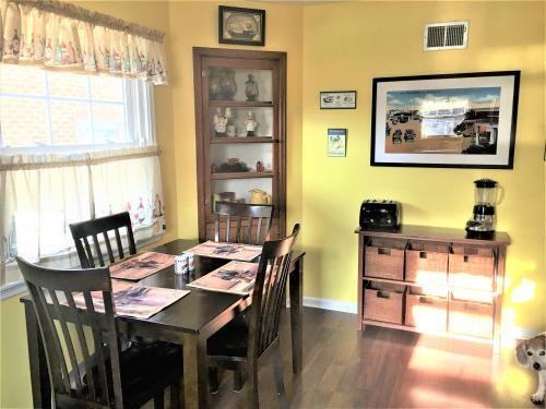 Milwaukee 414 N 92nd - Photo 4 of 9