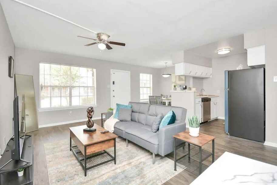 Redemption Square - Photo 4 of 12