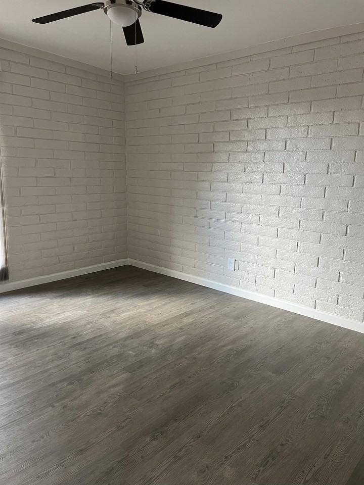 6737 W Myrtle Ave #1 - Photo 3 of 5