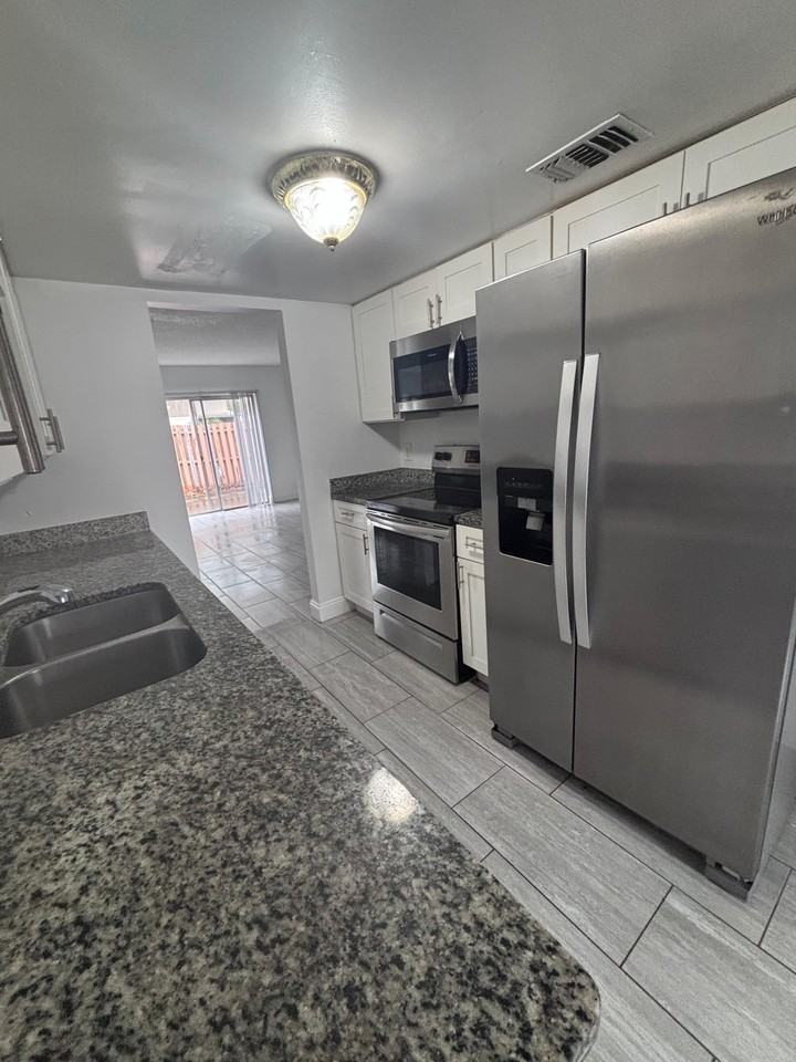 4825 Lighthouse Cir #4825 - Photo 5 of 34