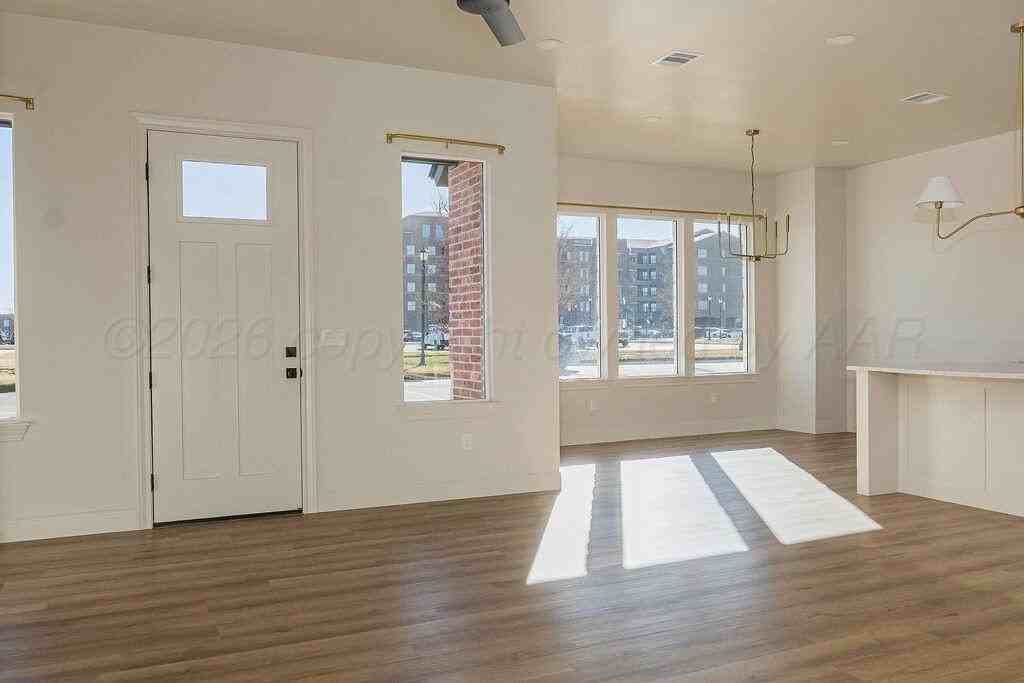 5510 Union Sq - Photo 4 of 34