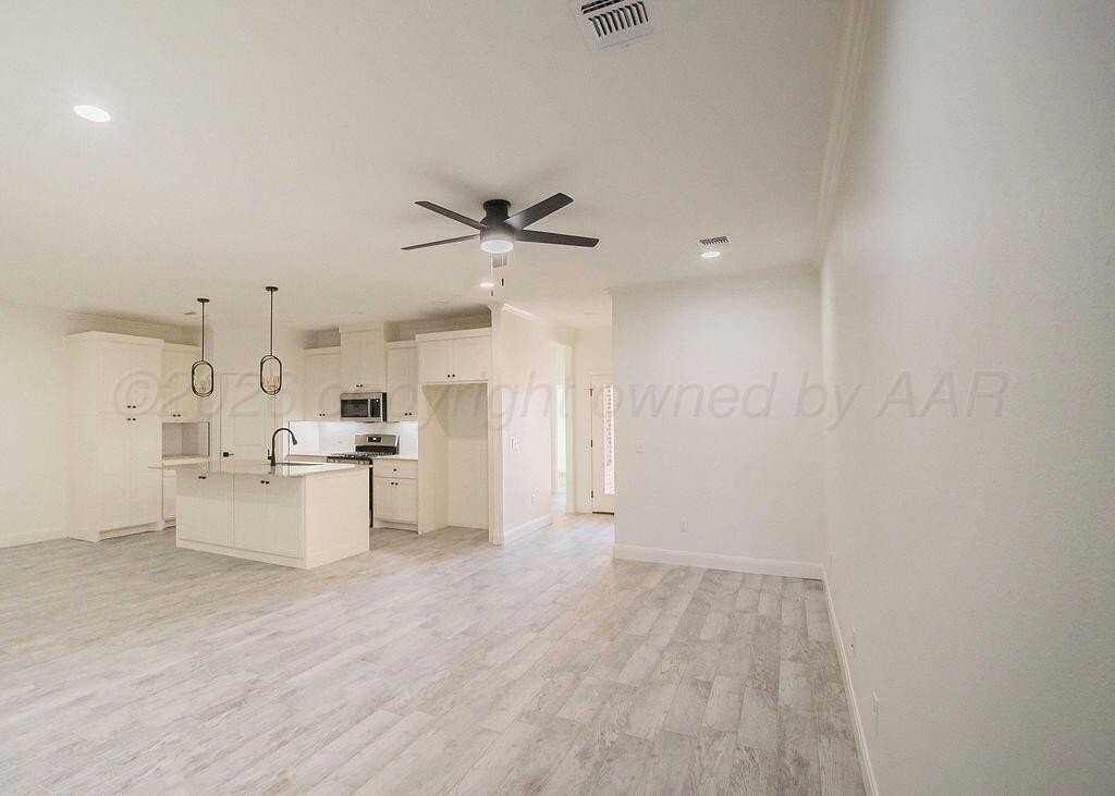 2810 Conner Dr - Photo 2 of 31