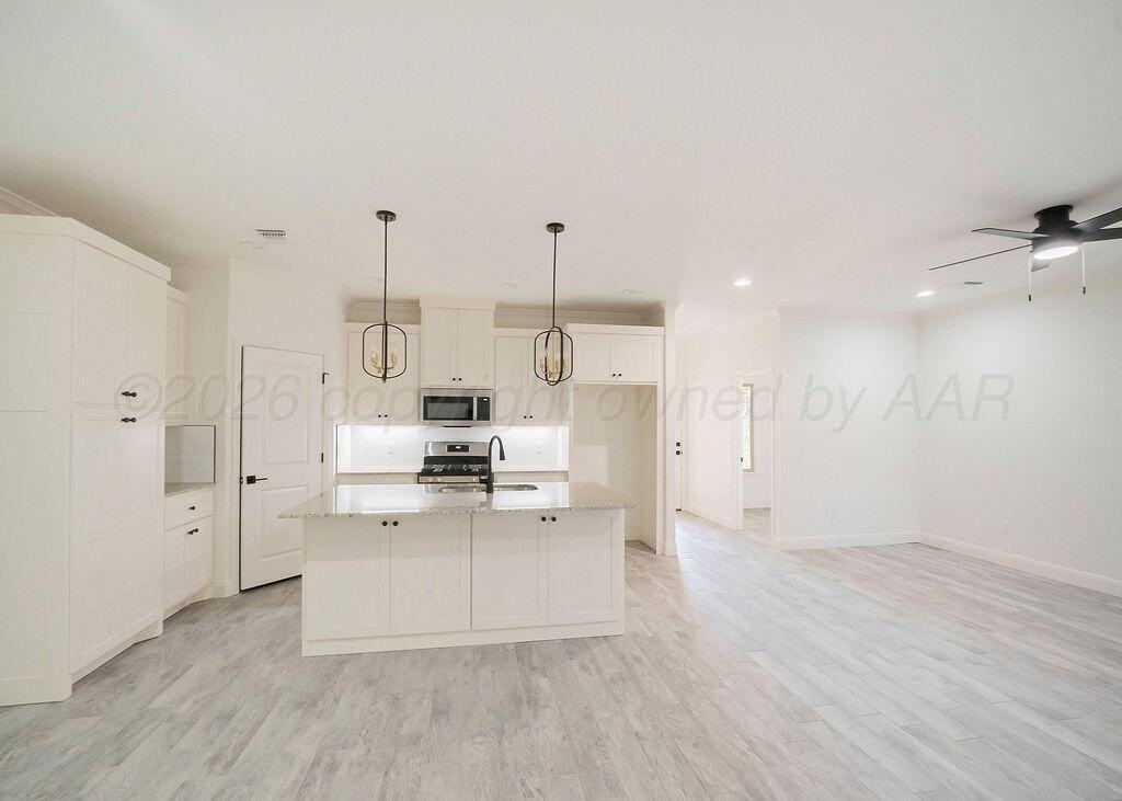 2810 Conner Dr - Photo 3 of 31