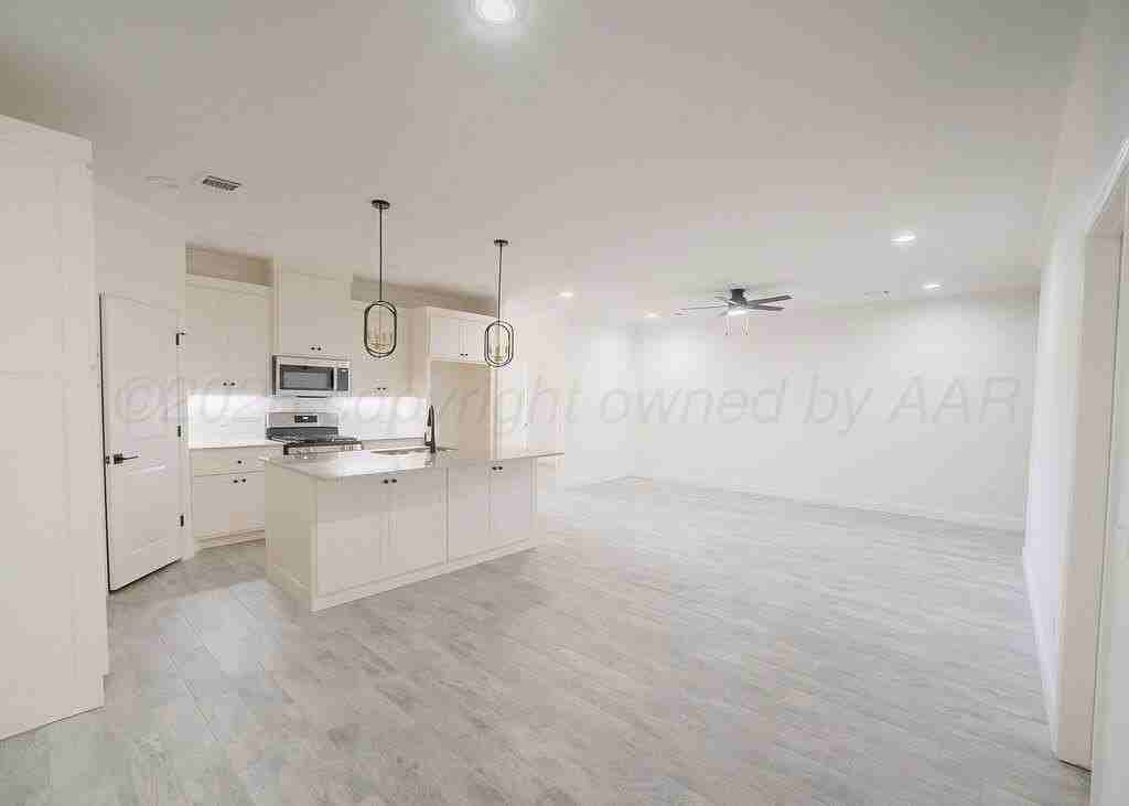 2810 Conner Dr - Photo 4 of 31