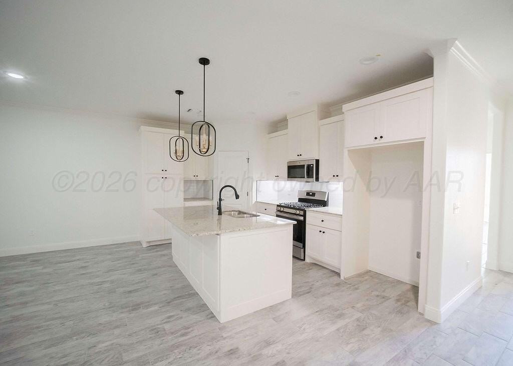 2810 Conner Dr - Photo 5 of 31