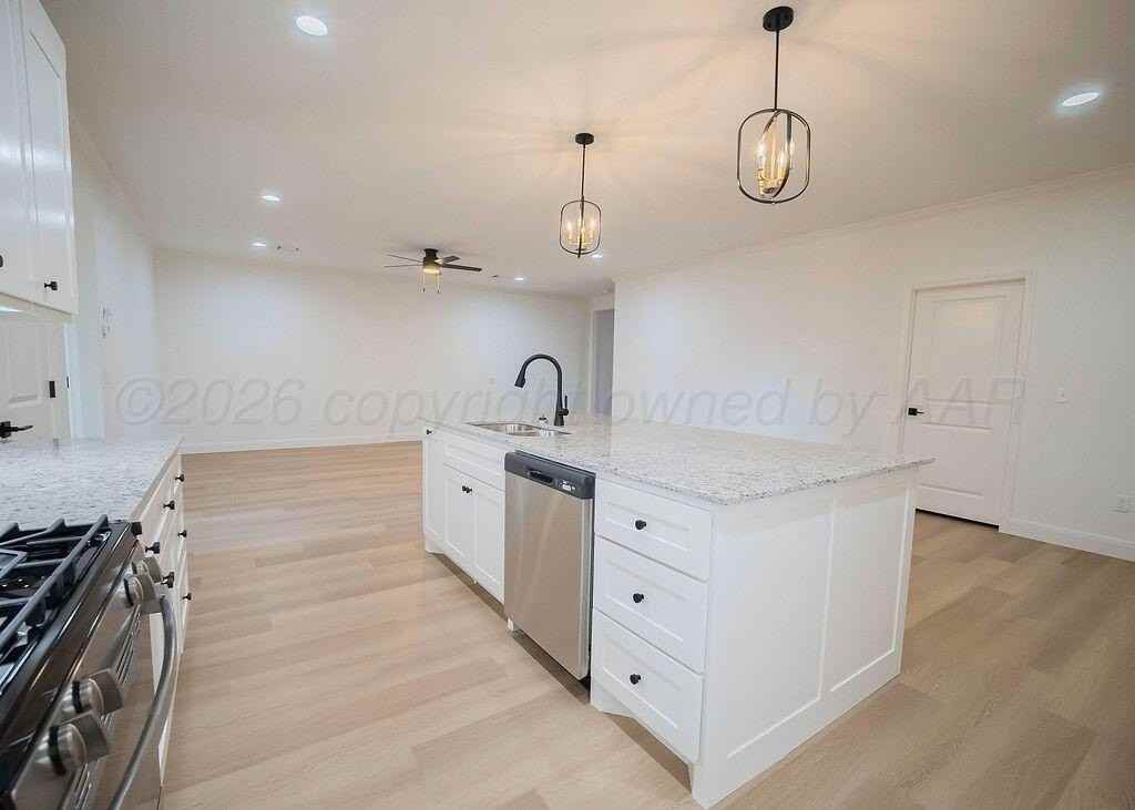 2812 Conner Dr - Photo 4 of 28