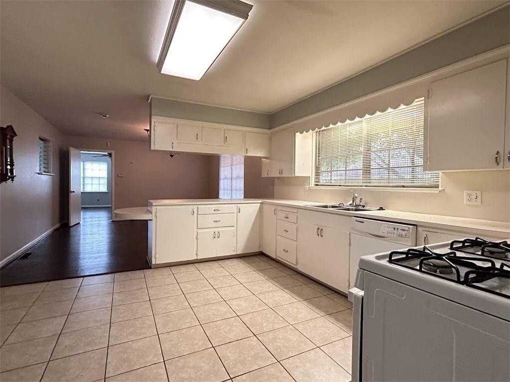 1601 N Sang Ave - Photo 3 of 13