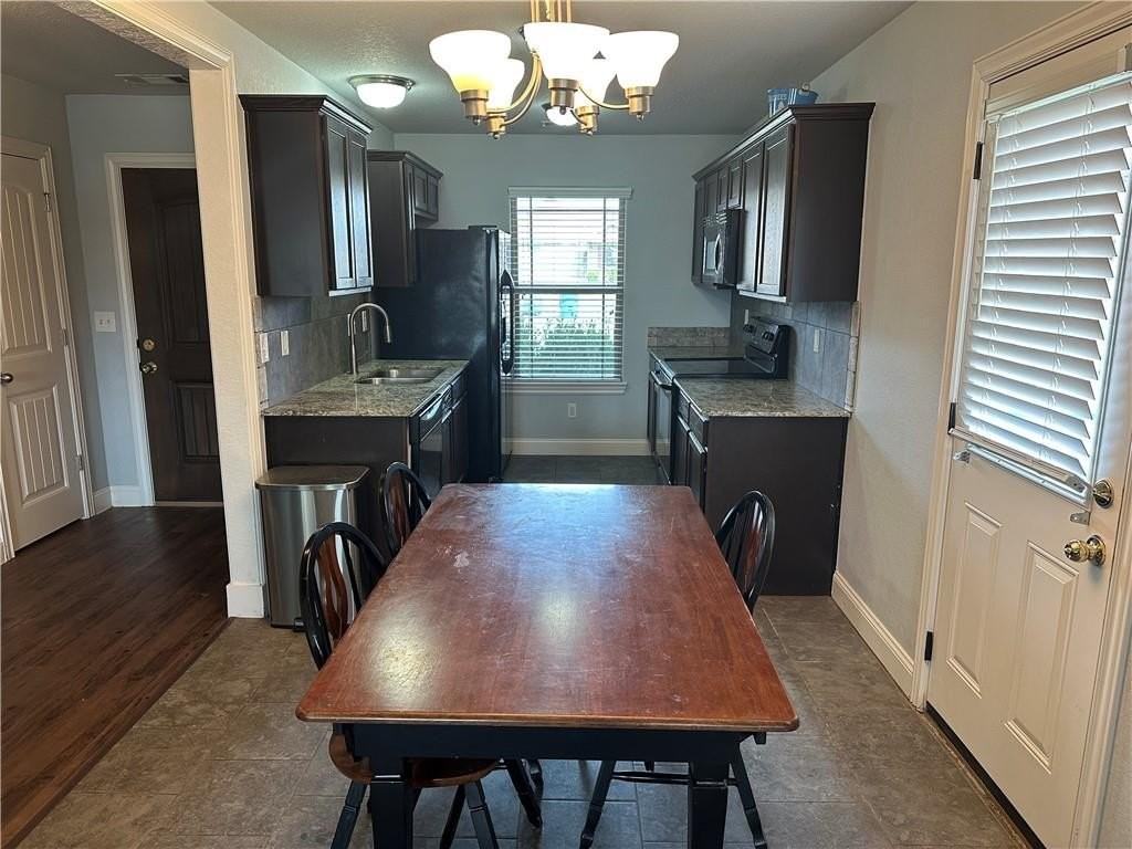 3903 Sw Capstone Ave - Photo 2 of 14