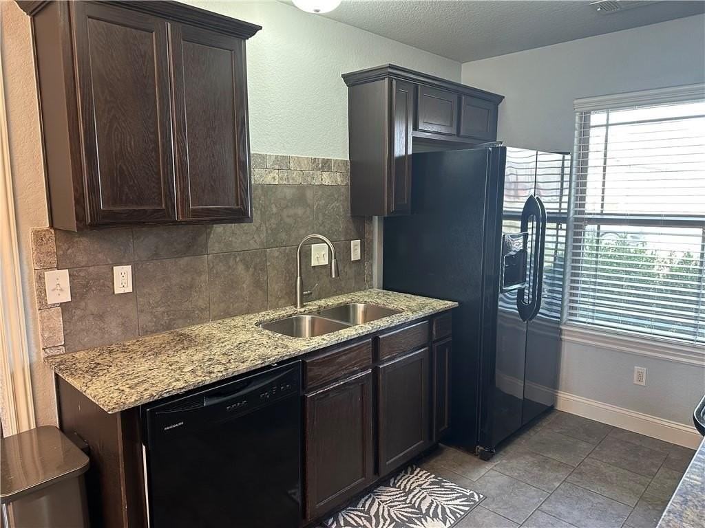 3903 Sw Capstone Ave - Photo 3 of 14