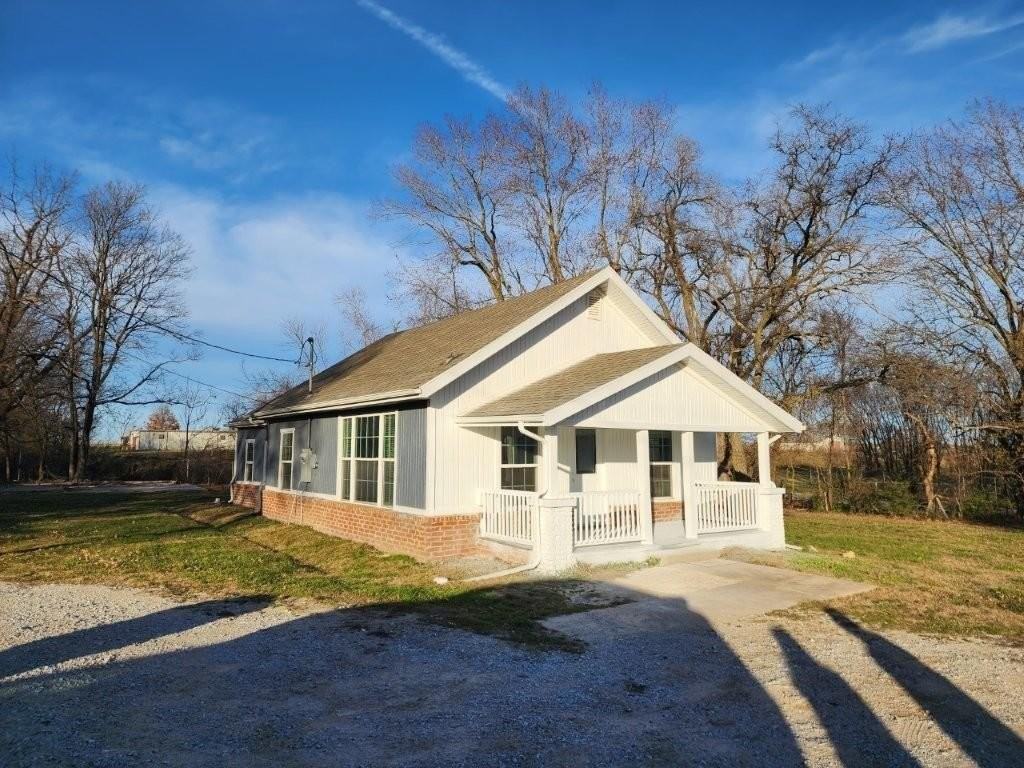 7642 Sw Regional Airport Blvd - Photo 2 of 32