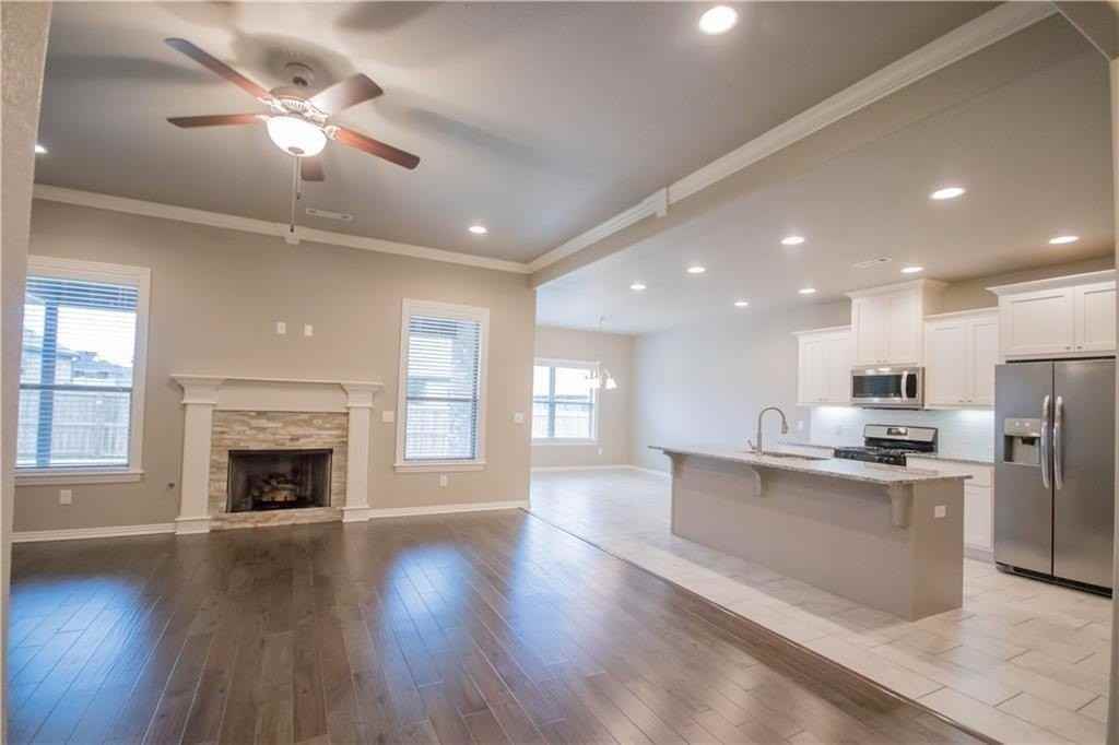 301 Cisterna Dr - Photo 4 of 20