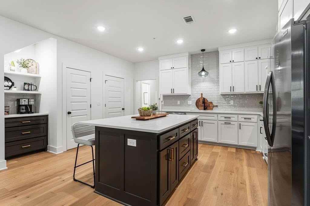 4102 W Olive St - Photo 5 of 39