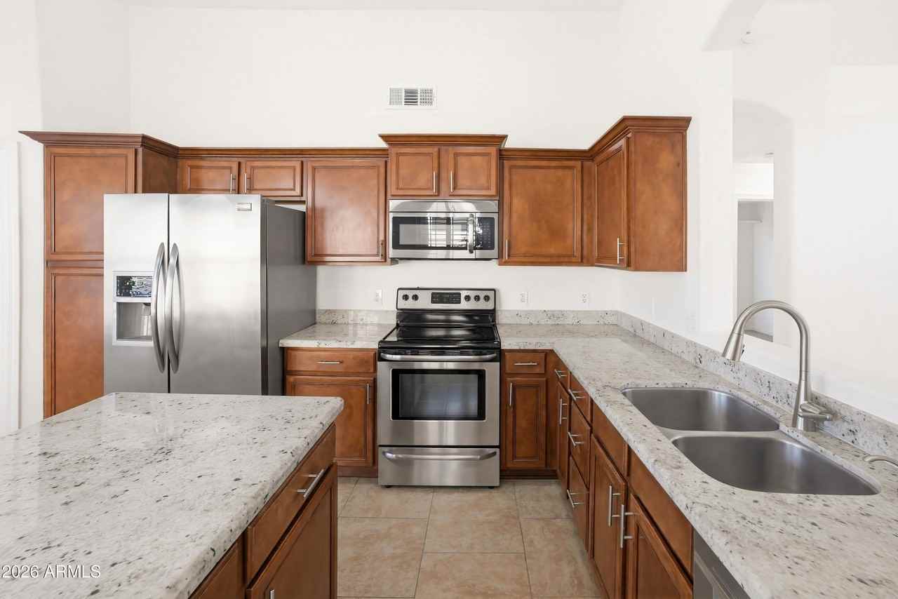 9321 E Caribbean Ln - Photo 6 of 29